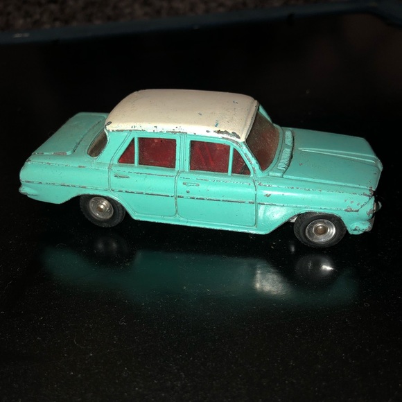 | 1963 Rare DINKY TOYS | Aqua Teal Holden Special Sedan MADE IN ENGLAND | - Picture 3 of 4